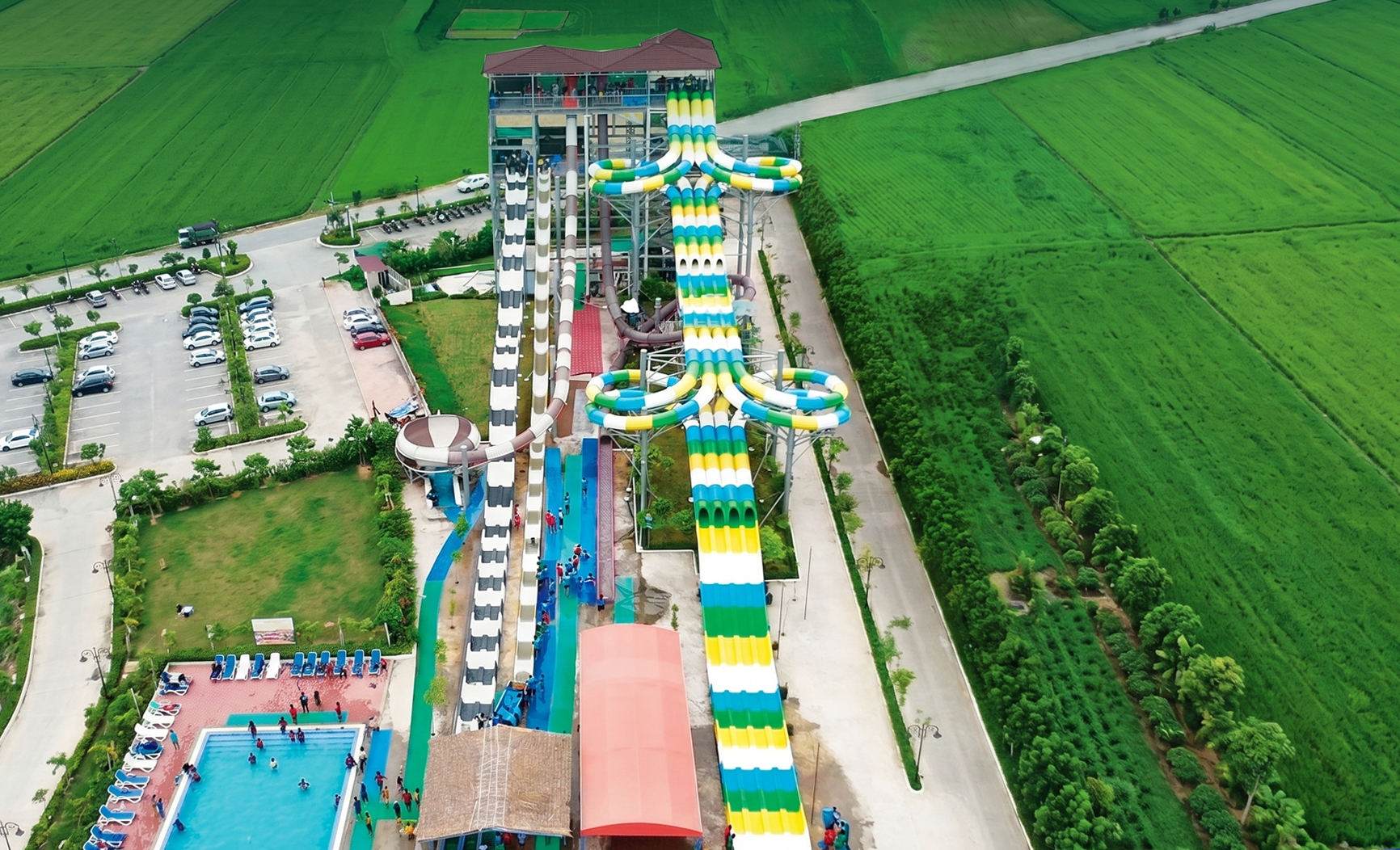 Thriller Slides | Water Park Equipment | Synergy Waterslides