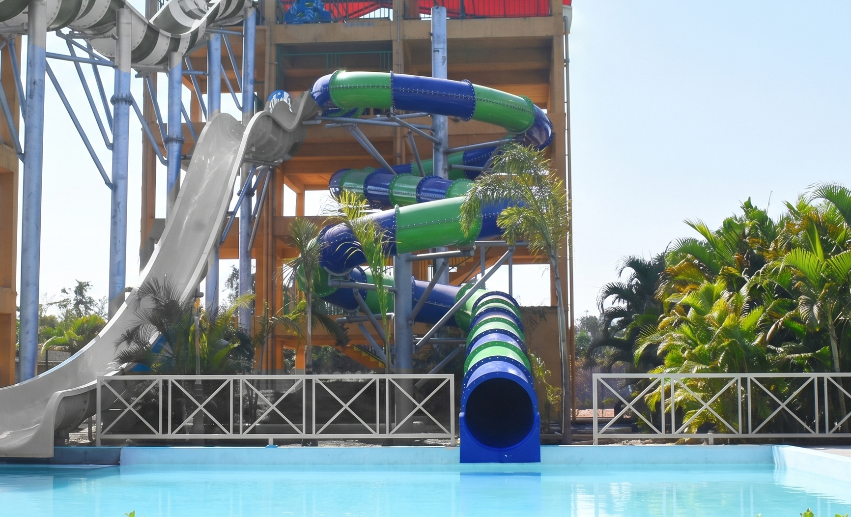 Water Slides | Water Park Equipment | Synergy Waterslides