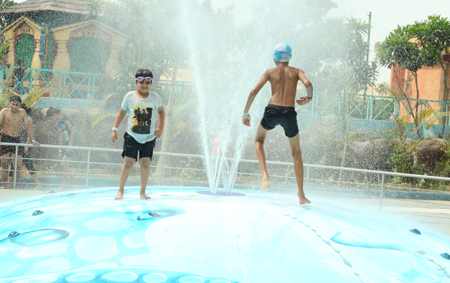 Wet Bubble | Interactive Water Dome – Synergy Waterslides